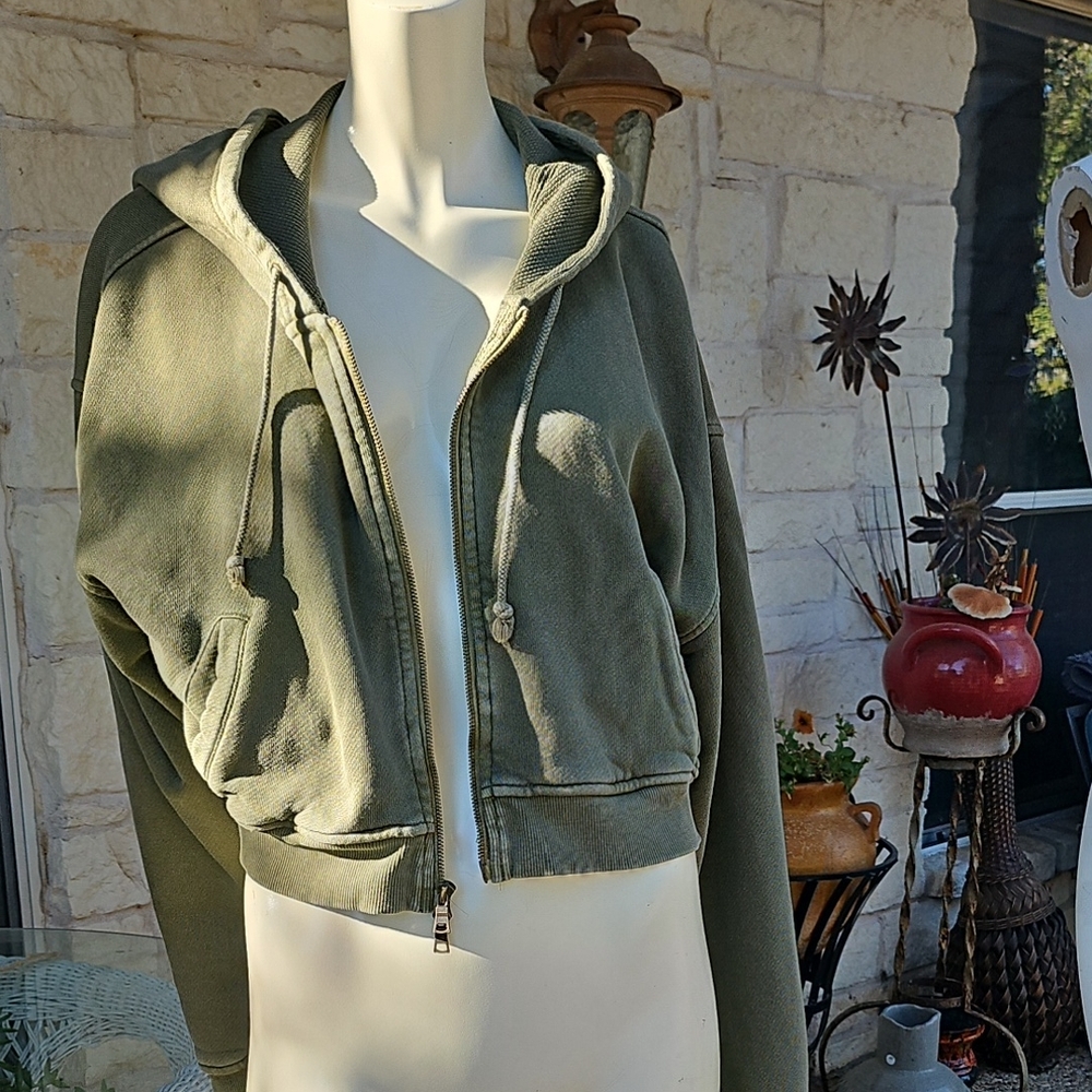 ELWOOD Cropped full-zip hoodie in a vintage wash